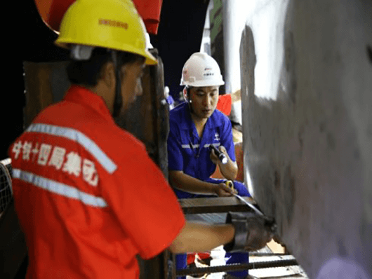 顶推滑板助力中国桥梁